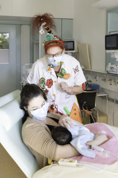 Dr. Blumenwurz im Kantonsspital Aarau 2020 mit einem Baby